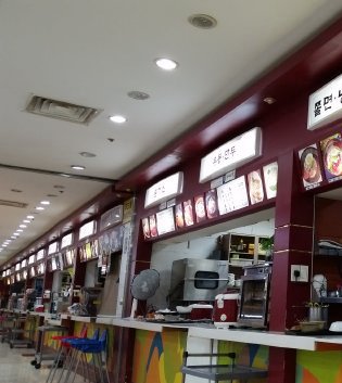 鎮海ロッテマート1階商店街フードコート